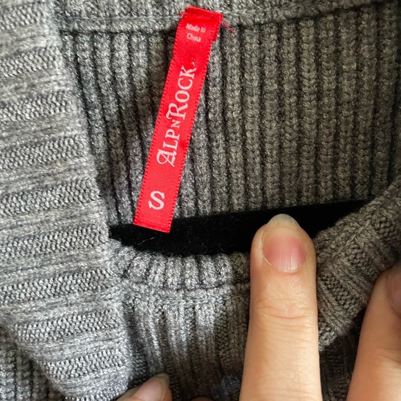 ALP N ROCK- chevron mock turtle neck in a size small - Picture 5 of 5